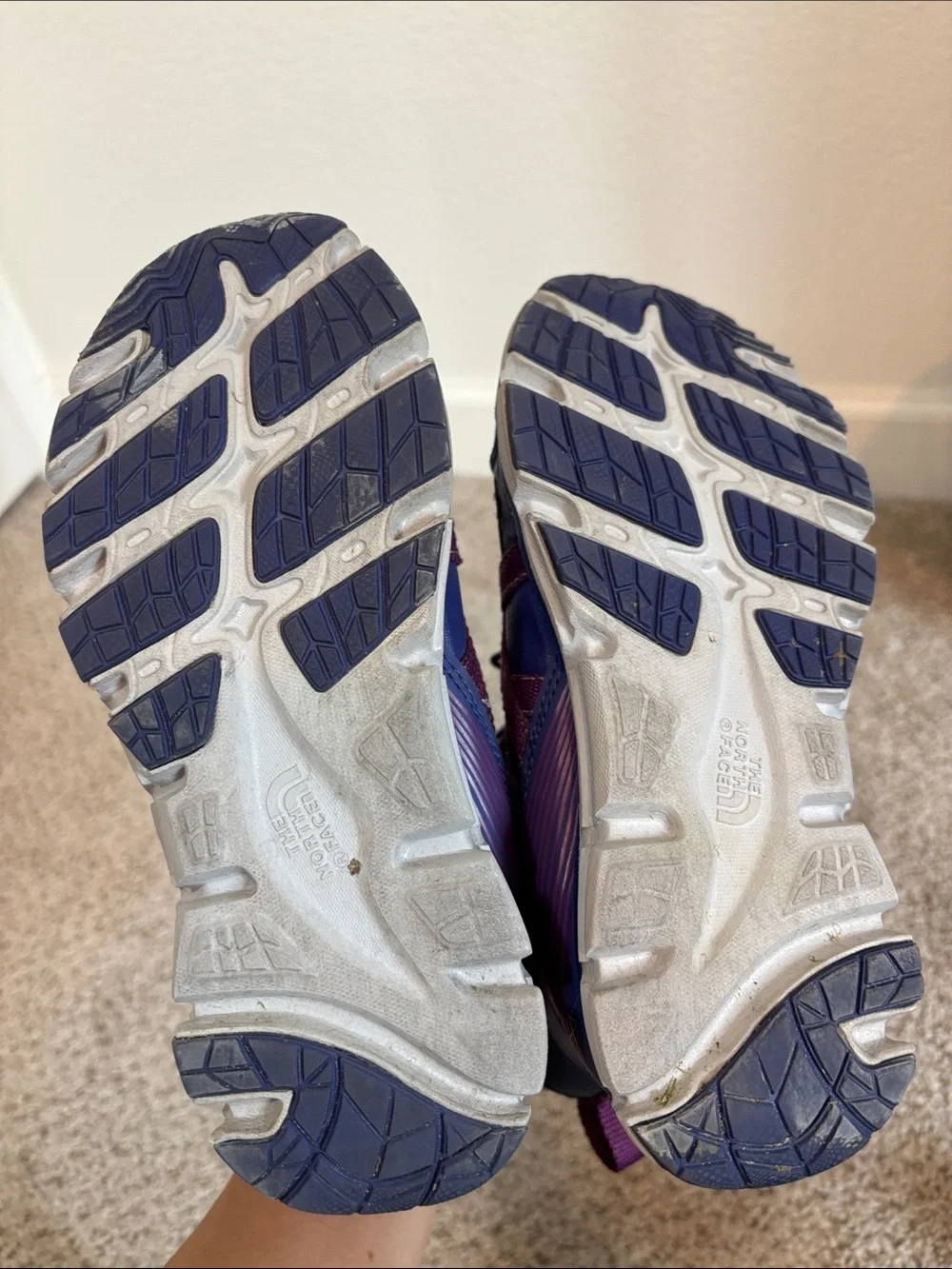The North Face Junior Winter Sneakers Insulated Waterproof Size 1 Purple Black